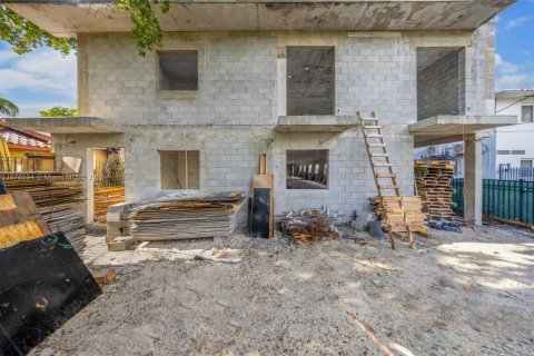 Commercial property in Miami, Florida № 1980547 - photo 6