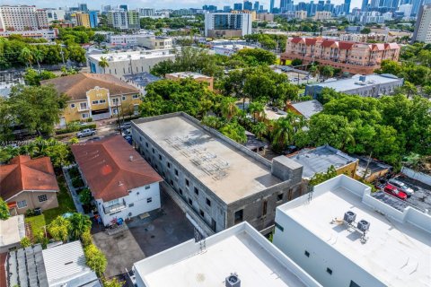 Commercial property in Miami, Florida № 1980547 - photo 11