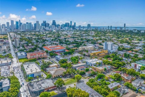 Commercial property in Miami, Florida № 1980547 - photo 16