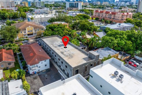 Commercial property in Miami, Florida № 1980547 - photo 10