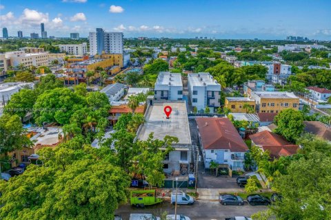 Commercial property in Miami, Florida № 1980547 - photo 23