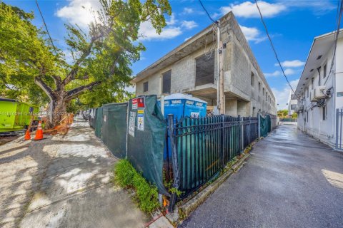 Commercial property in Miami, Florida № 1980547 - photo 7