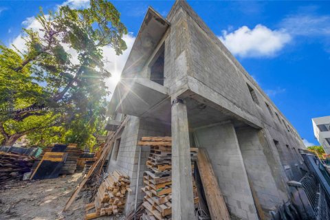 Commercial property in Miami, Florida № 1980547 - photo 4