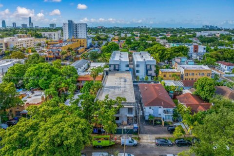 Commercial property in Miami, Florida № 1980547 - photo 22