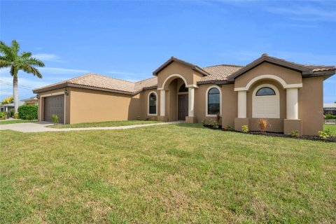 Casa en venta en Cape Coral, Florida, 3 dormitorios, 199.09 m2 № 1824027 - foto 1