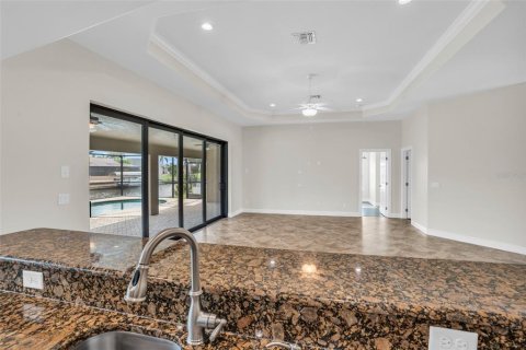 Casa en venta en Cape Coral, Florida, 3 dormitorios, 199.09 m2 № 1824027 - foto 6