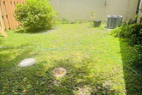 Adosado en alquiler en Hialeah, Florida, 3 dormitorios, 143.53 m2 № 1875125 - foto 11