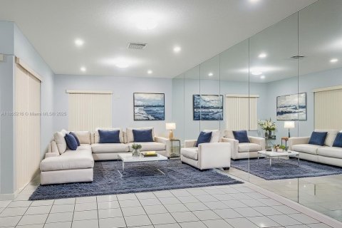 Adosado en alquiler en Hialeah, Florida, 3 dormitorios, 143.53 m2 № 1875125 - foto 5