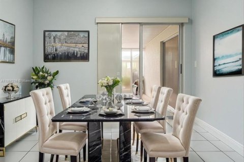 Adosado en alquiler en Hialeah, Florida, 3 dormitorios, 143.53 m2 № 1875125 - foto 4