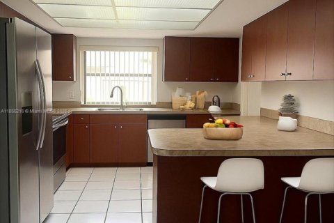 Adosado en alquiler en Hialeah, Florida, 3 dormitorios, 143.53 m2 № 1875125 - foto 3