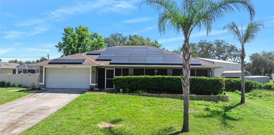 House in DeLand, Florida 3 bedrooms, 175.03 sq.m. № 2197281