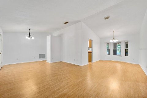 House in DeLand, Florida 3 bedrooms, 175.03 sq.m. № 2197281 - photo 12