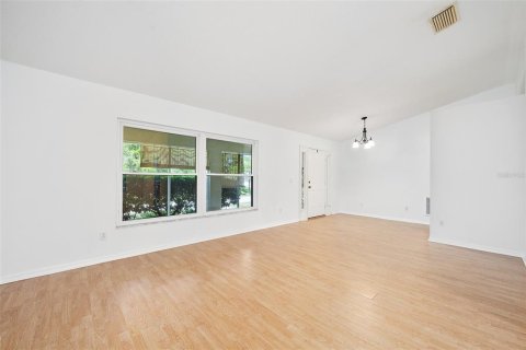 House in DeLand, Florida 3 bedrooms, 175.03 sq.m. № 2197281 - photo 15