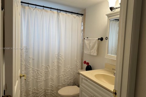 Condo in Miami Lakes, Florida, 2 bedrooms  № 1924213 - photo 16
