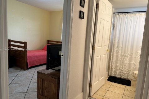 Condo in Miami Lakes, Florida, 2 bedrooms  № 1924213 - photo 13