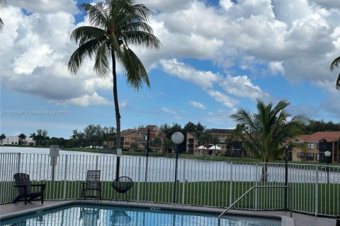 Condo in Miami Lakes, Florida, 2 bedrooms  № 1924213 - photo 29