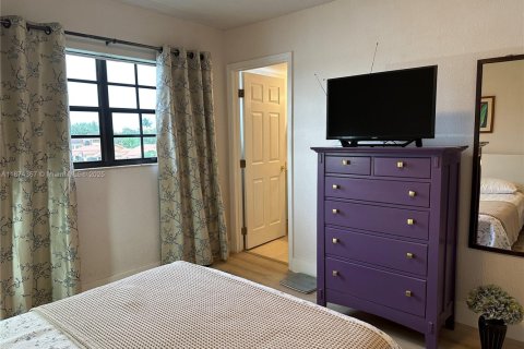 Condo in Miami Lakes, Florida, 2 bedrooms  № 1924213 - photo 19