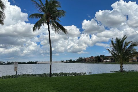 Condo in Miami Lakes, Florida, 2 bedrooms  № 1924213 - photo 30