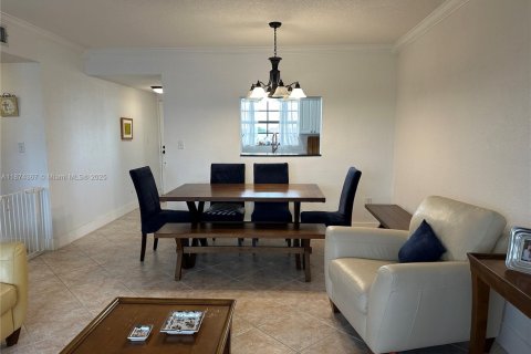 Condo in Miami Lakes, Florida, 2 bedrooms  № 1924213 - photo 9