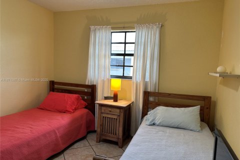 Condo in Miami Lakes, Florida, 2 bedrooms  № 1924213 - photo 14