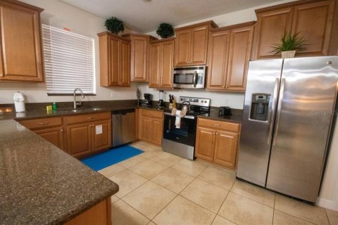 House in Davenport, Florida 6 bedrooms, 321.91 sq.m. № 2127799 - photo 10