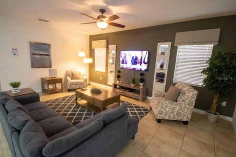 House in Davenport, Florida 6 bedrooms, 321.91 sq.m. № 2127799 - photo 6