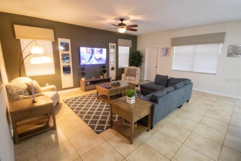 House in Davenport, Florida 6 bedrooms, 321.91 sq.m. № 2127799 - photo 4