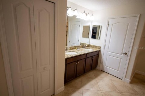 House in Davenport, Florida 6 bedrooms, 321.91 sq.m. № 2127799 - photo 30