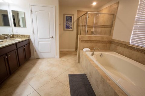 House in Davenport, Florida 6 bedrooms, 321.91 sq.m. № 2127799 - photo 28