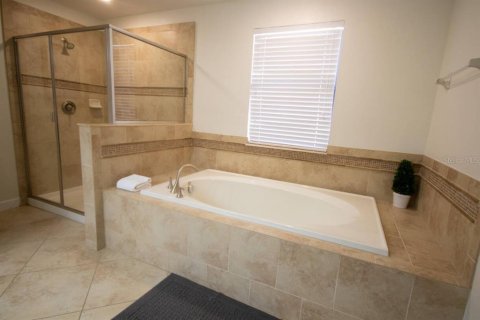 House in Davenport, Florida 6 bedrooms, 321.91 sq.m. № 2127799 - photo 29