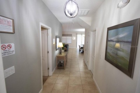 House in Davenport, Florida 6 bedrooms, 321.91 sq.m. № 2127799 - photo 3