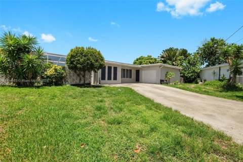 House in Miramar, Florida 3 bedrooms, 143.44 sq.m. № 1790810 - photo 2