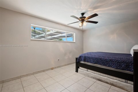 House in Miramar, Florida 3 bedrooms, 143.44 sq.m. № 1790810 - photo 12