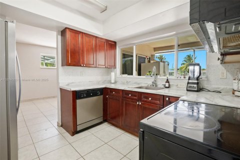 House in Miramar, Florida 3 bedrooms, 143.44 sq.m. № 1790810 - photo 11