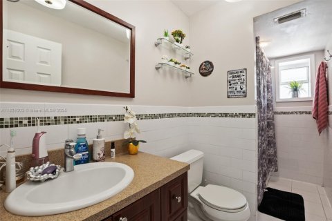 House in Miramar, Florida 3 bedrooms, 143.44 sq.m. № 1790810 - photo 15