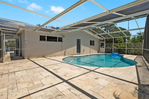 House in Miramar, Florida 3 bedrooms, 143.44 sq.m. № 1790810 - photo 22