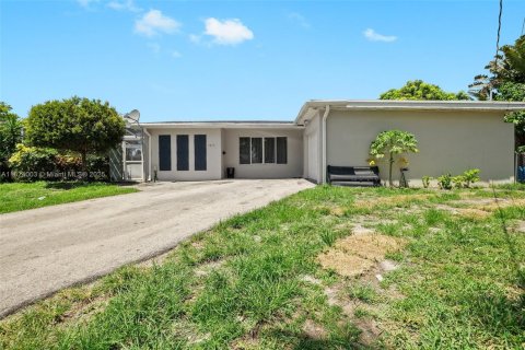 House in Miramar, Florida 3 bedrooms, 143.44 sq.m. № 1790810 - photo 1