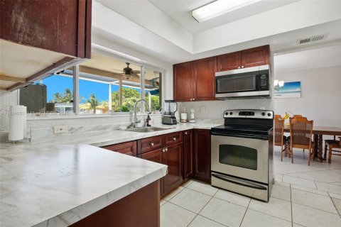 House in Miramar, Florida 3 bedrooms, 143.44 sq.m. № 1790810 - photo 8