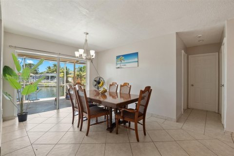 House in Miramar, Florida 3 bedrooms, 143.44 sq.m. № 1790810 - photo 6