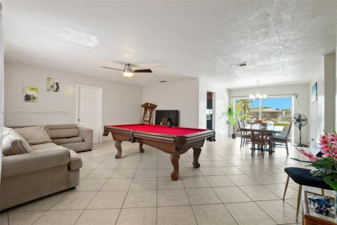 House in Miramar, Florida 3 bedrooms, 143.44 sq.m. № 1790810 - photo 4