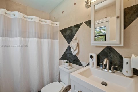 House in Miramar, Florida 3 bedrooms, 143.44 sq.m. № 1790810 - photo 17