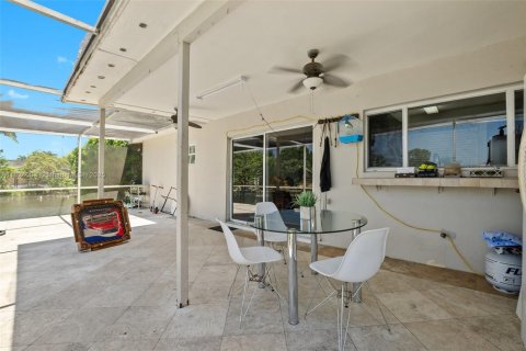 House in Miramar, Florida 3 bedrooms, 143.44 sq.m. № 1790810 - photo 25