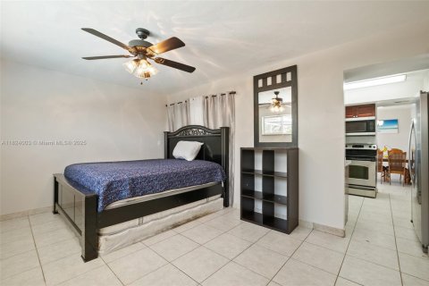 House in Miramar, Florida 3 bedrooms, 143.44 sq.m. № 1790810 - photo 13
