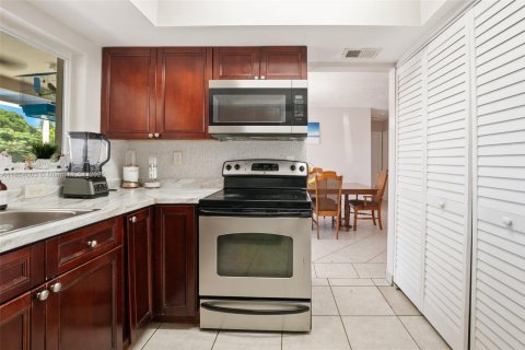 House in Miramar, Florida 3 bedrooms, 143.44 sq.m. № 1790810 - photo 9