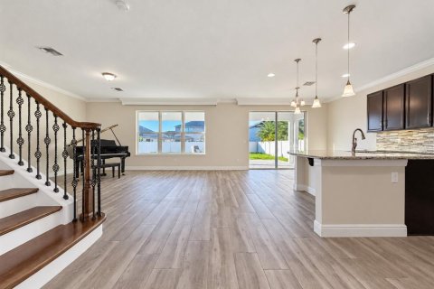 House in Kissimmee, Florida 4 bedrooms, 324.88 sq.m. № 2391456 - photo 7