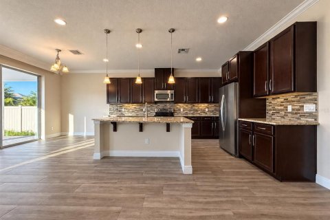 House in Kissimmee, Florida 4 bedrooms, 324.88 sq.m. № 2391456 - photo 10