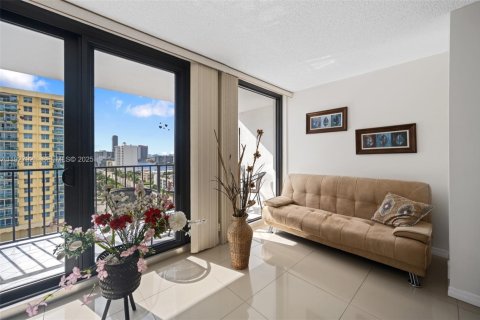 Купить кондоминиум в Холливуд, Флорида 2 спальни, 115.2м2, № 1988986 - фото 15