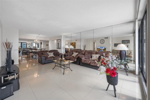 Купить кондоминиум в Холливуд, Флорида 2 спальни, 115.2м2, № 1988986 - фото 13