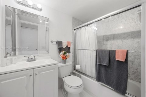 Купить кондоминиум в Холливуд, Флорида 2 спальни, 115.2м2, № 1988986 - фото 25