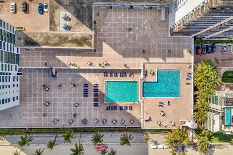 Купить кондоминиум в Холливуд, Флорида 2 спальни, 115.2м2, № 1988986 - фото 5